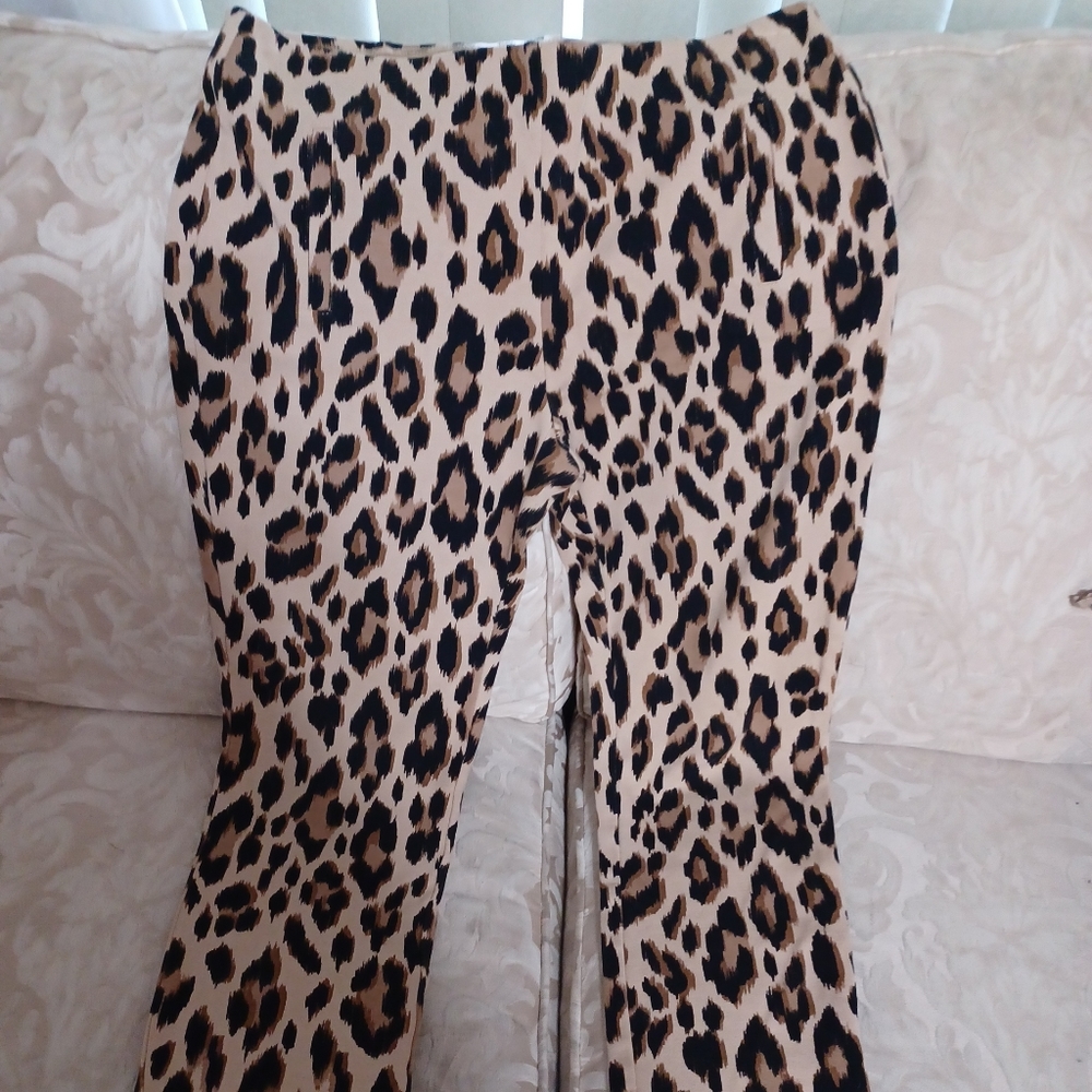 Chicos pull on pants size 1 (M) leopard print cropped elastic waist